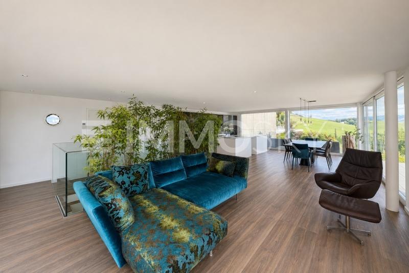 Geräumiger Wohnbereich im UG - 6.5 pièces Appartement avec terrasse a Gümmenen