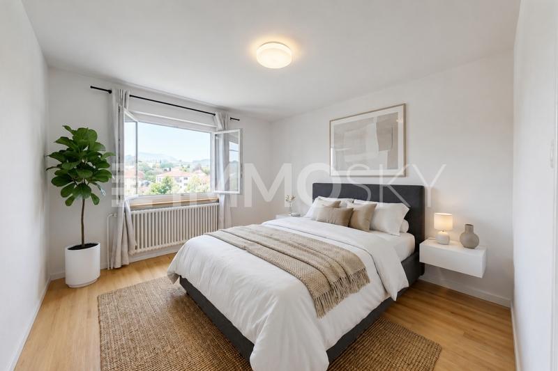 Chambre lumineuse - HOMESTAGING - 6.5 pièces Maison a Dompierre FR