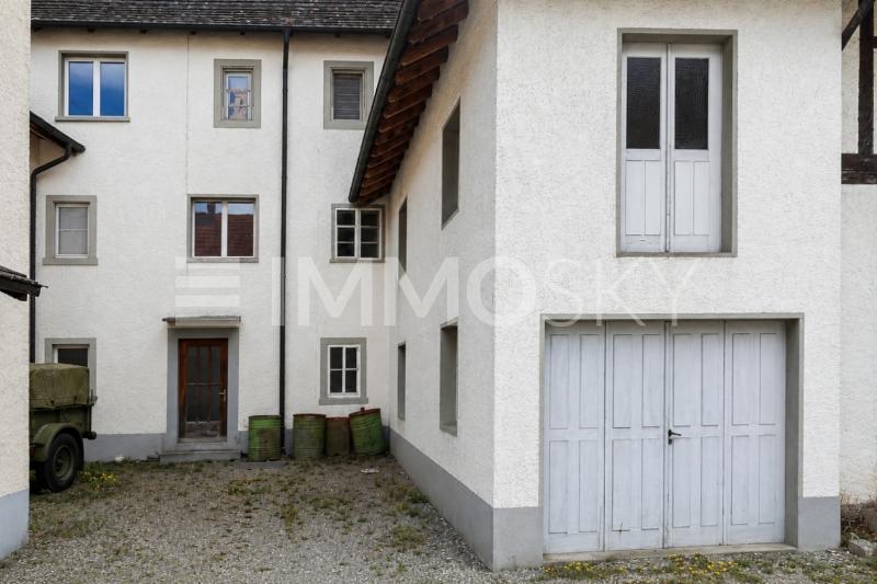 Garage, Hintereingang und oben rechts das Atelier - 17.5 stanze Casa unifamiliare a Gächlingen