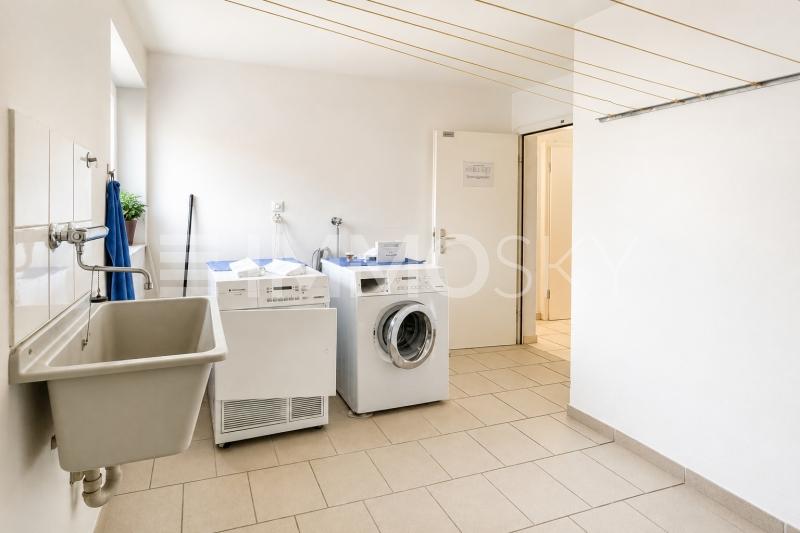 Buanderie commune - 24 Zimmer Wohn- und Geschäftshaus in Suchy