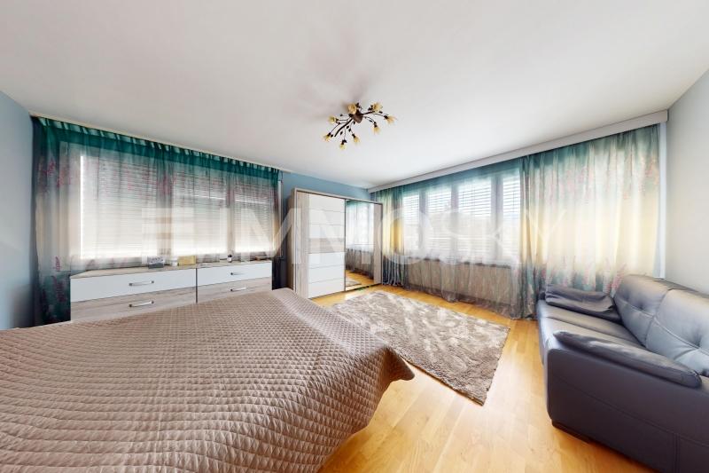 Spacieuse chambre avec accès au balcon - 4.5 pièces Appartement a Sion