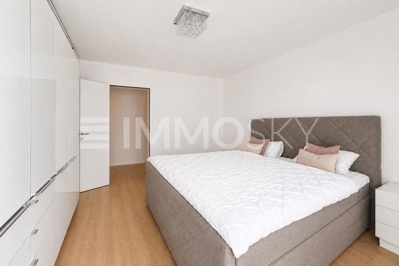 Helles Schlafzimmer mit Einbauschränken - 4.5 pièces Appartement a Aarburg