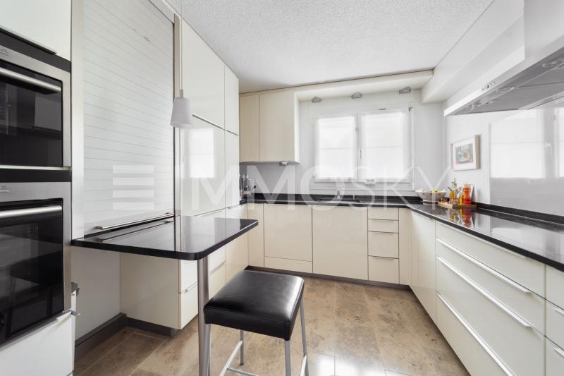 EG: Separate Küche mit viel Stauraum und Komfort - 5.5 pièces Duplex a Wettingen