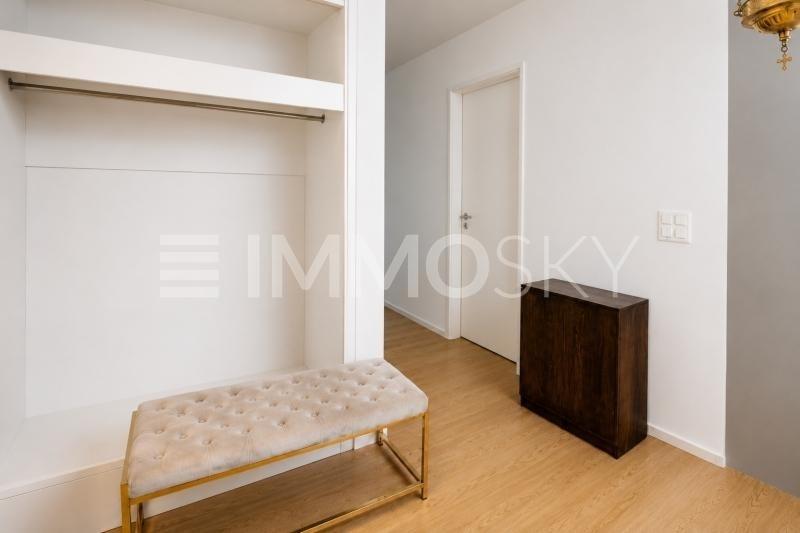 Einladender Eingangsbereich mit integrierter Garderobe - 4.5 pièces Appartement a Aarburg
