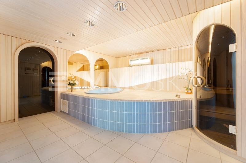 Privater Spa Bereich in der Wohnung – Entspannung ohne Kompromisse - 6.5 pièces Appartement avec terrasse a Wilen b. Wollerau
