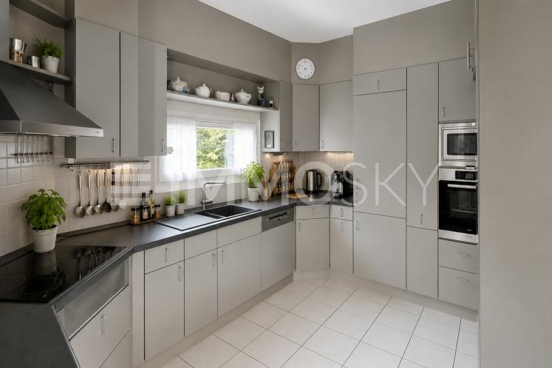 Viel Stauraum in der Küche - 7.5 pièces Maison a Raperswilen