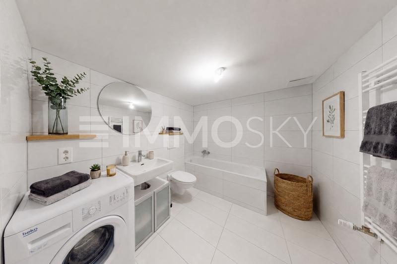 Salle de bain du 4.5 pieces (HOMESTAGING) - 2 appartements Immeuble mixte à Sorens