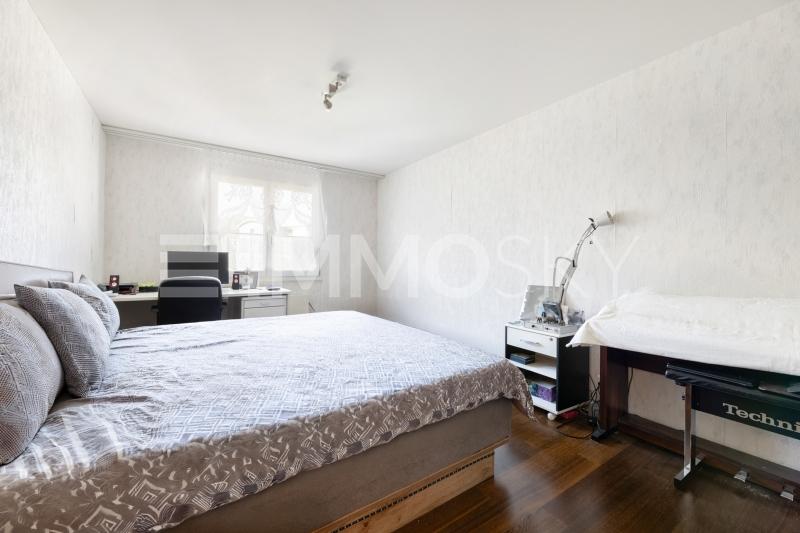 Schlafzimmer im 1. Obergeschoss - 6 pièces Maison bifamiliale a Flawil