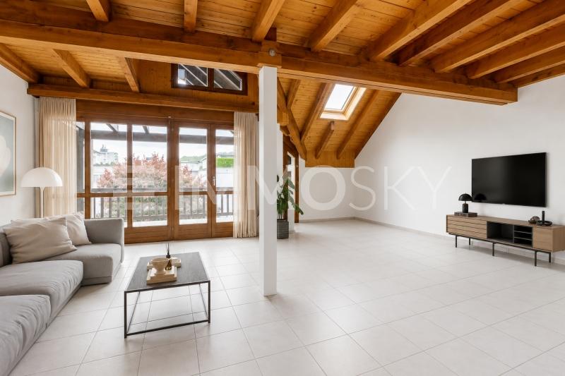Grosszügiger Wohnbereich mit viel Tageslicht - 4.5 pièces Appartement a Lupfig