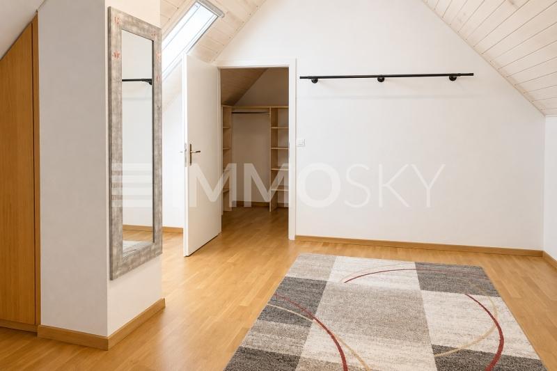 Zusätzliches Zimmer mit Abstellraum - 5.5 pièces Duplex a Seedorf BE