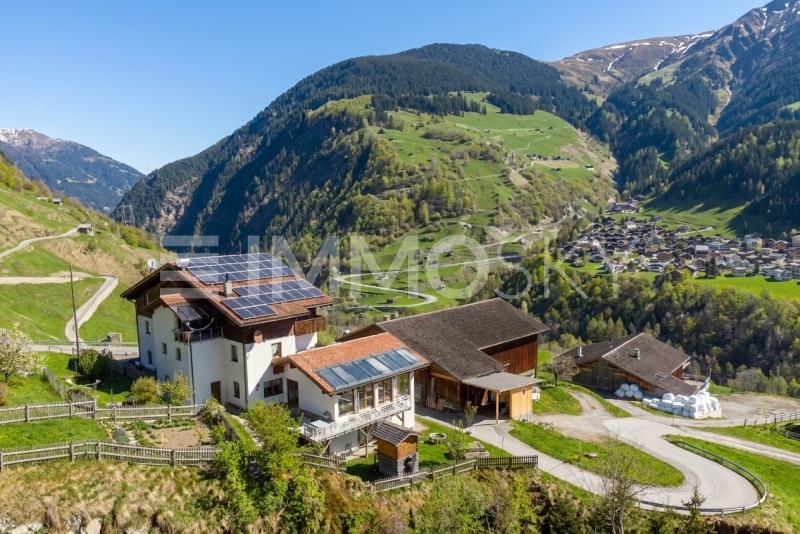 Naturverbundenes Wohnen inmitten der Bündner Alpen - 13 pièces Immeuble d'habitation a Curaglia