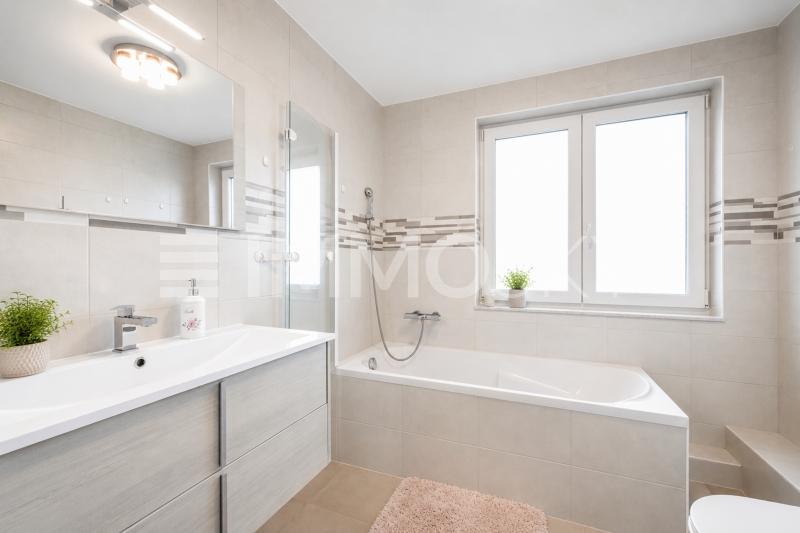Belle salle de bains avec lumière naturelle - 4.5 stanze Appartamento a Lausanne