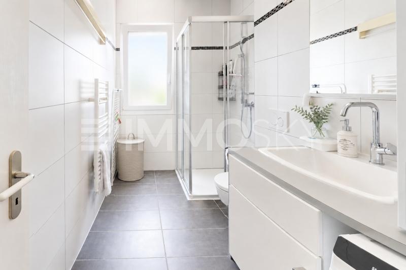 Salle de douche avec espace buanderie - 4.5 pièces Appartement a Croy