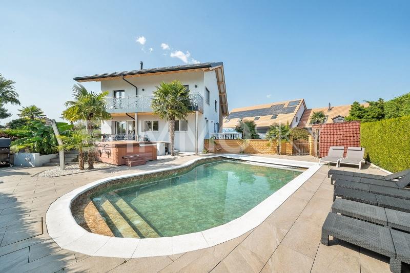 Superbe maison avec piscine - 9.5 pièces Villa a Sullens