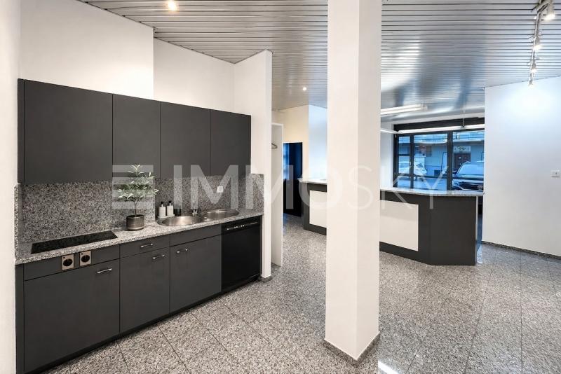 Virtuell: Gut ausgestattete Küche - 7.5 Zimmer Gewerbehaus in Flawil