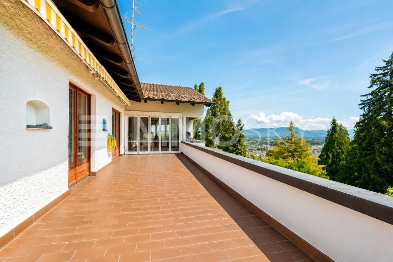 Geräumige Terrasse mit Bergblick - 6.5 pièces Maison individuelle a St. Margrethen SG