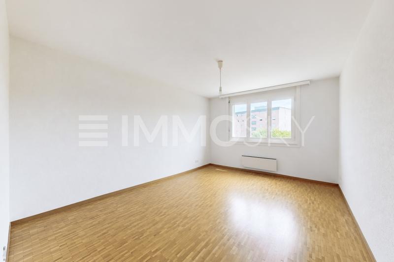 Grande chambre d environ 17m2 - 2.5 pièces Appartement a Romont FR