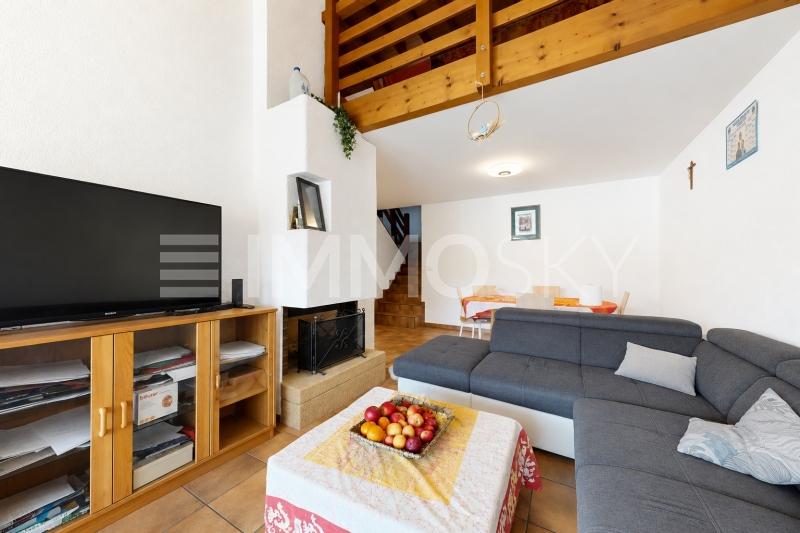 Séjour lumineux avec cheminée - 5.5 pièces Appartement a Valeyres sous Montagny