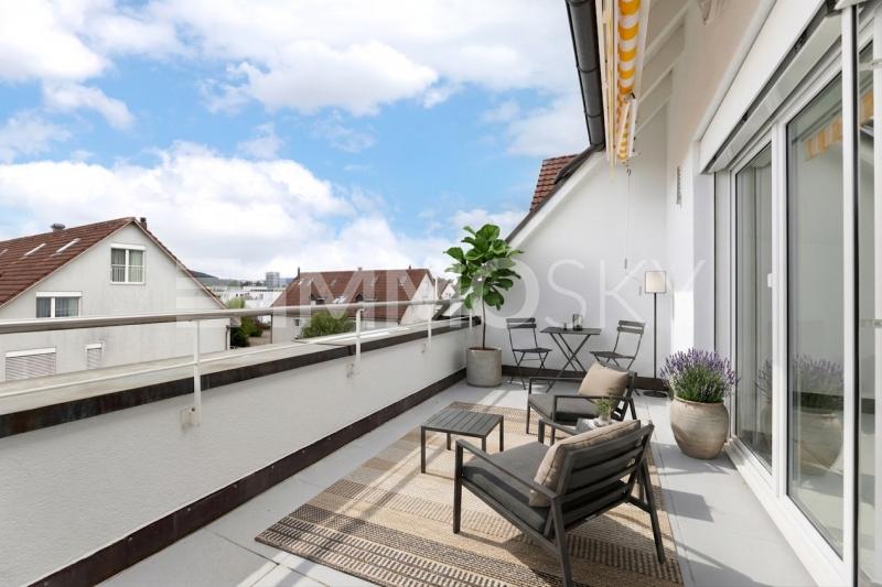 Attika 1: Balkon mit wunderschöner Weitsicht - 9 pièces Appartement en attique a Opfikon