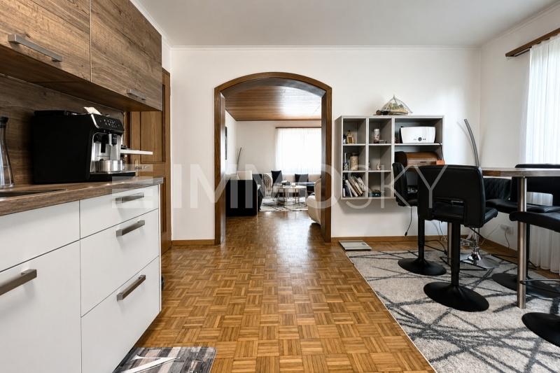Essküche mit Durchgang zum Wohnbereich - 5.5 pièces Immeuble d'habitation a Laufenburg
