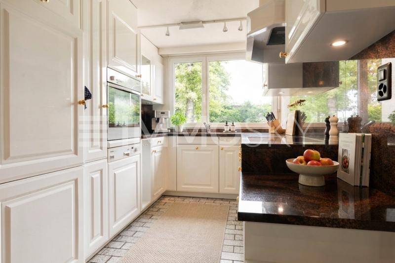 Hochwertige Küche mit MIELE-Geräten aus 2016 - 5.5 pièces Maison a Russikon