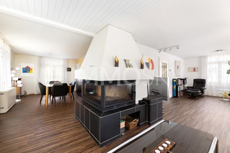 Helles Wohnzimmer mit Cheminée - 7.5 pièces Maison a Arbon