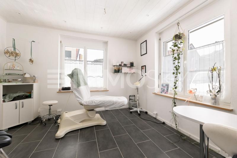 Mögliche Nutzung: Coiffeur, Tattoo-Studio, Atelier oder Praxis - 6 pièces Maison individuelle a Oberriet SG