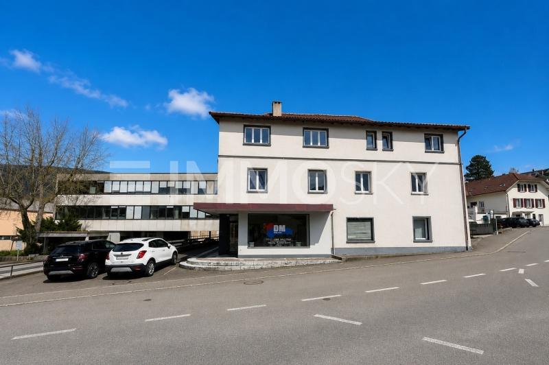 Vielseitig nutzbar - 12 Zimmer Wohn- und Geschäftshaus in Reconvilier