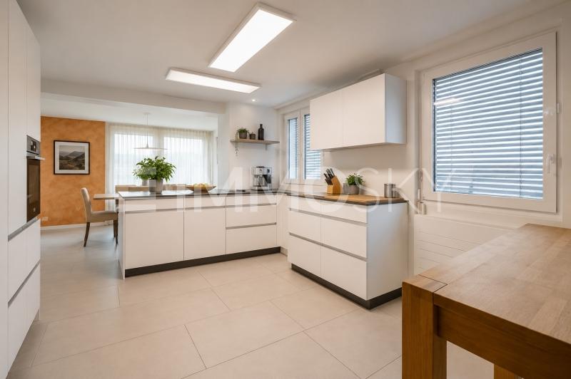 Geräumige Küche - 6.5 pièces Duplex a Uetendorf