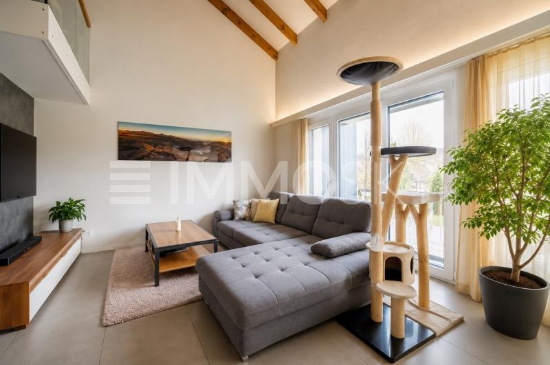 Helles Wohnzimmer mit viel Platz - 6.5 pièces Duplex a Uetendorf