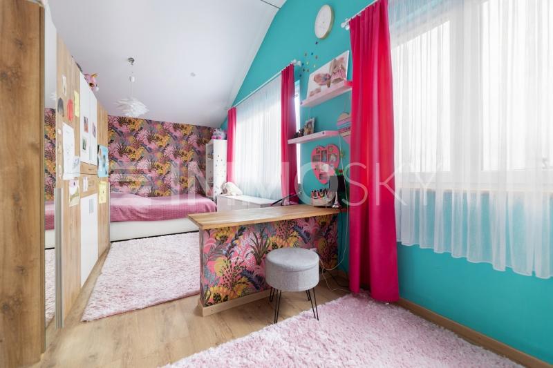 Helles Kinderzimmer mit verspieltem Ambiente - 7.5 pièces Maison a Menziken