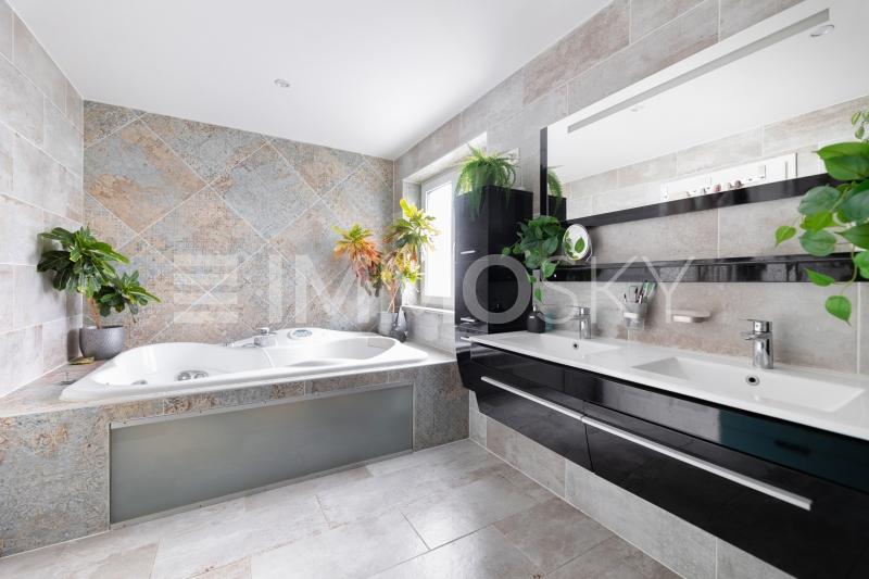Hauptbadezimmer - 7.5 pièces Maison a Menziken