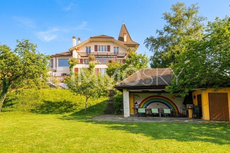 Superbe maison et son annexe - 13.5 pièces Maison bifamiliale a Corcelles NE