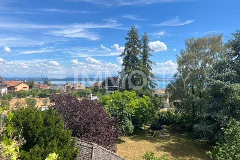 Vue dégagée sur le lac - 13.5 pièces Maison bifamiliale a Corcelles NE