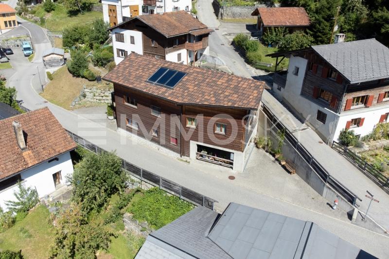 Überblick über Lage und Umgebung - 8 stanze Casa bifamiliare a Trin