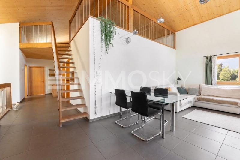 Lichtdurchfluteter Bereich zum Geniessen - 8 stanze Casa bifamiliare a Trin