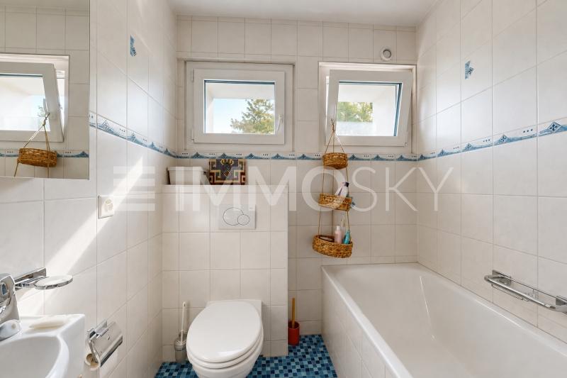 Logement principal - salle de bains lumineuse - 7 stanze Casa a Granges VS