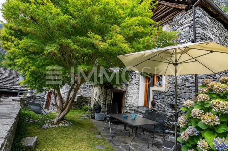 Entrata principale lato giardino - 4 Zimmer Rustico in Brontallo