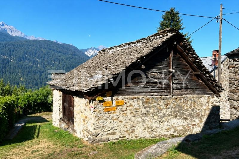Entrata principale con orientamento a sud - 4.5 pièces Rustico a Faido