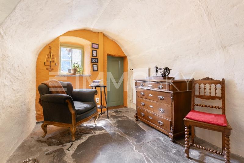 Durchs Haus und durch die Geschichte - 7.5 pièces Maison a Felsberg