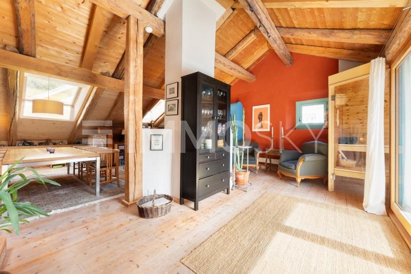 Ein Dachgeschoss zum Verweilen - 7.5 pièces Maison a Felsberg