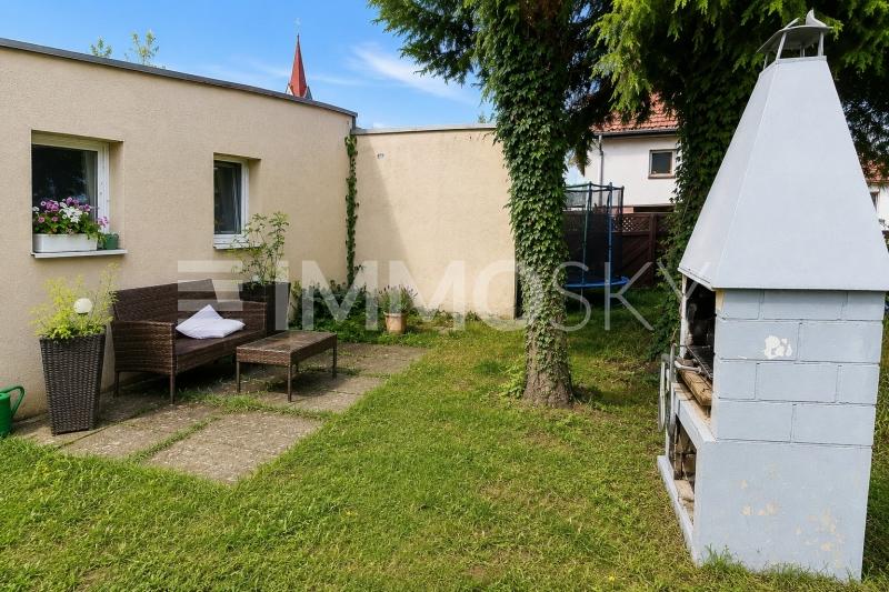 Garten mit Sitzmöglichkeiten und Grillstelle - 2.5 pièces Appartement a Rebstein