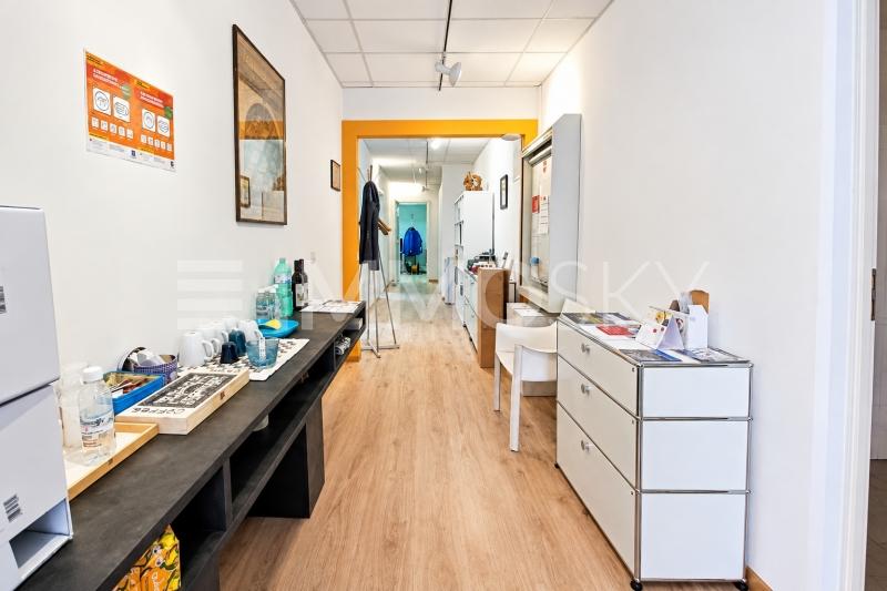 Corridoio comune - 5.5 pièces Immeuble commercial a Lamone Cadempino