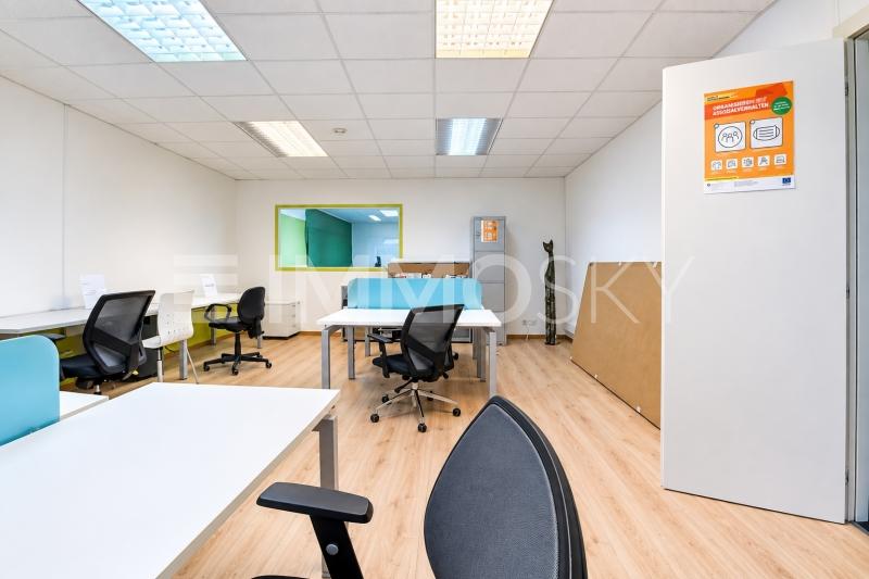 Locale con numerose postazioni - 5.5 pièces Immeuble commercial a Lamone Cadempino