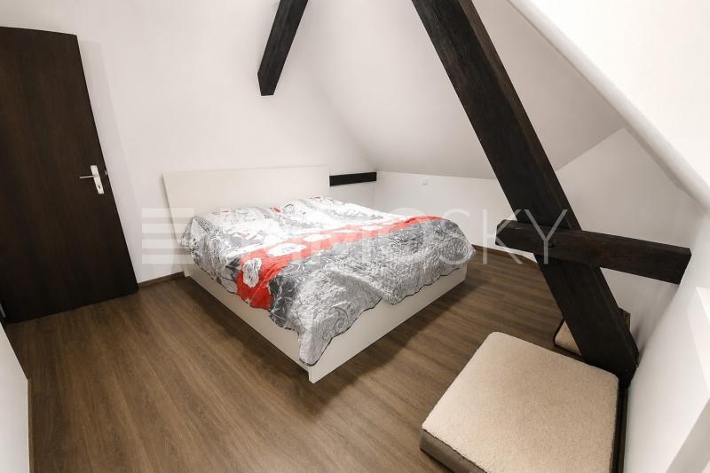 gemütliches Schlafzimmer DG - Immeuble d'habitation à Reigoldswil