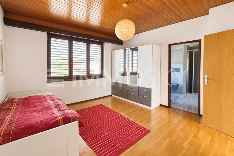 Grande camera padronale con bagno en-suite - 5.5 Zimmer Haus in Melano
