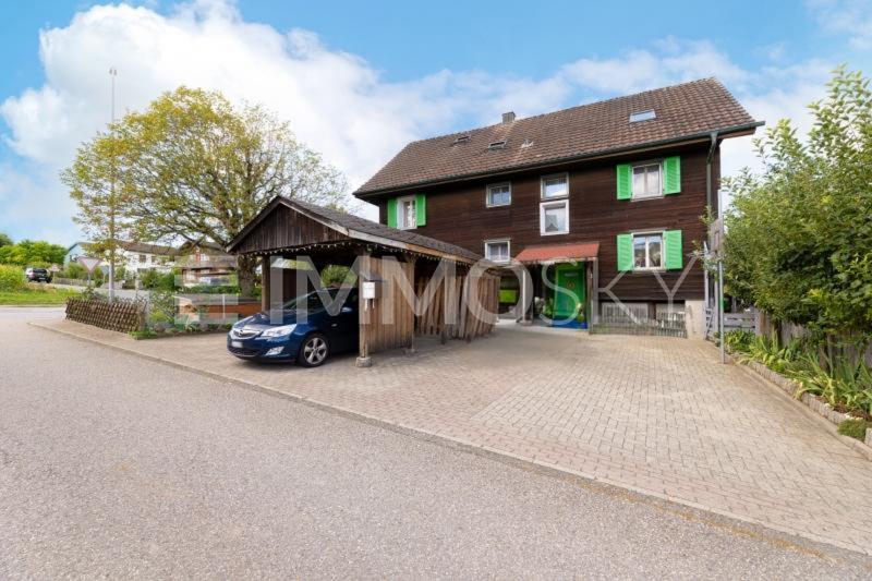 1 Carport und 3 Aussenparkplätze - 11 rooms One-family house in Gunzwil