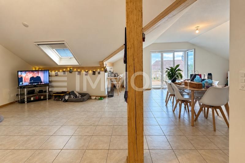 Séjour/salle à manger 3.5 pces combles - 24 Zimmer Wohn- und Geschäftshaus in Suchy
