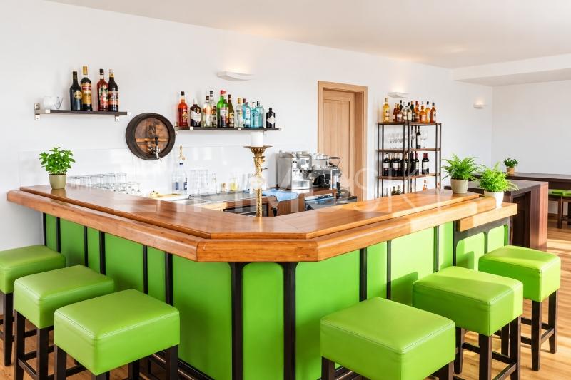 Gemütliche Bar im UG ca. 30 Plätze - 12 Zimmer Restaurant in Lenggenwil