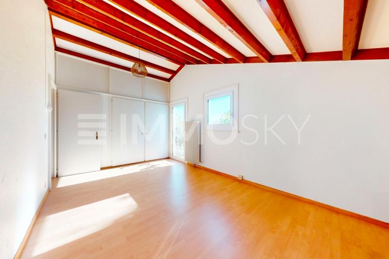 Chambre parentale 1er niveau - 7 pièces Maison bifamiliale a La Conversion